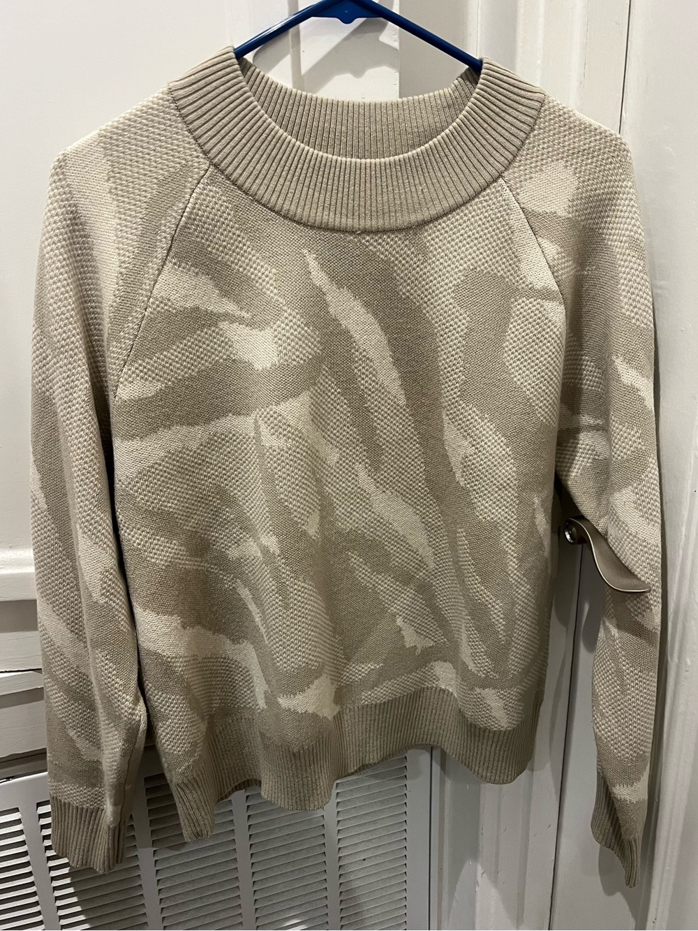Athleta cream/tan patterned sweater